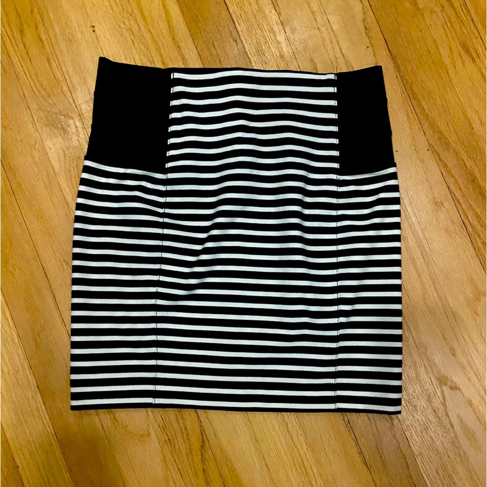 Dynamite black and white stripped mini skirt
